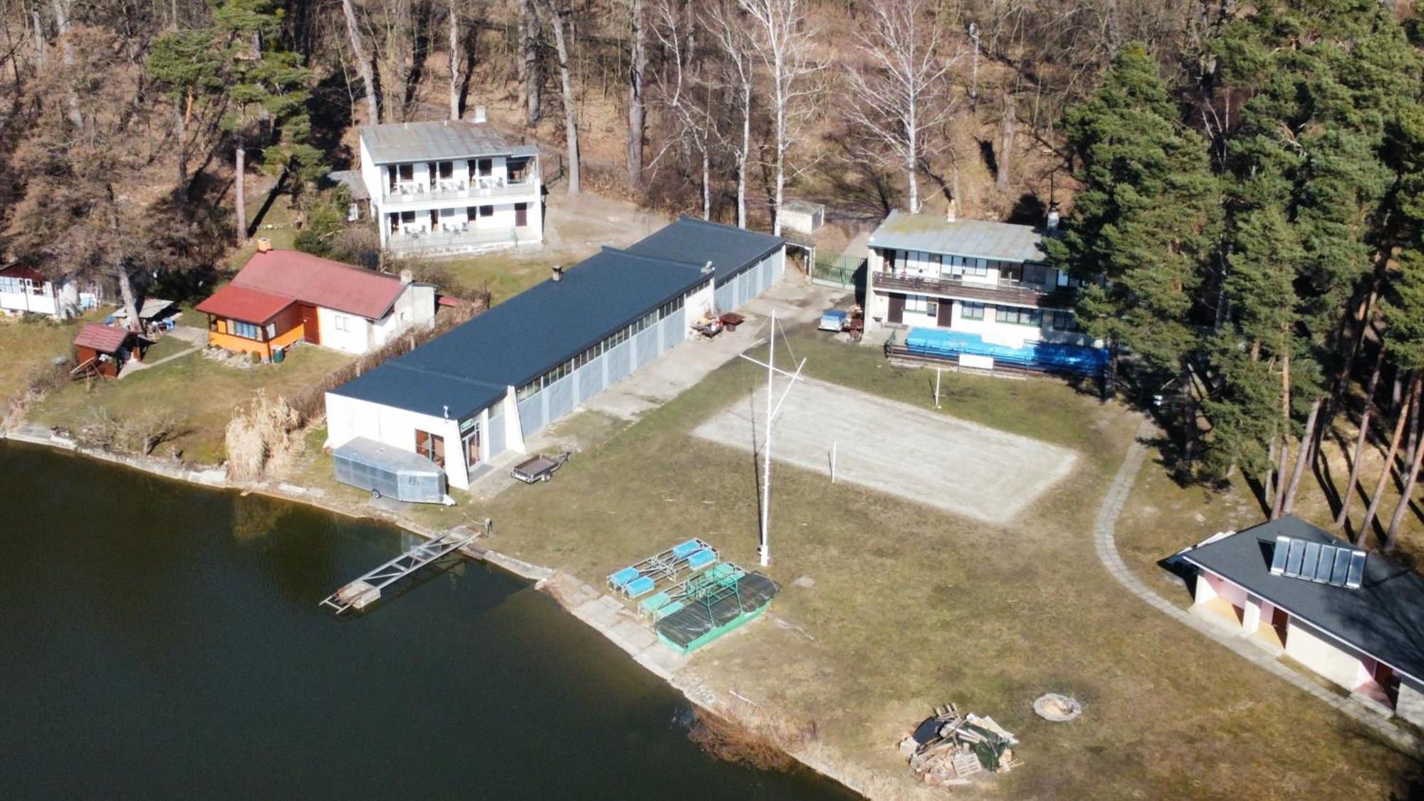 Yacht Club Bezdrev Hotel Hluboká nad Vltavou Exterior foto