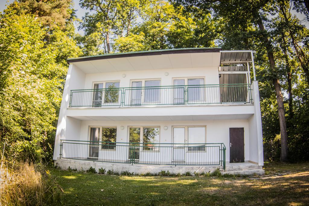 Yacht Club Bezdrev Hotel Hluboká nad Vltavou Exterior foto